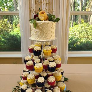 CA0208-Cupcake Tower with Cutting Cake