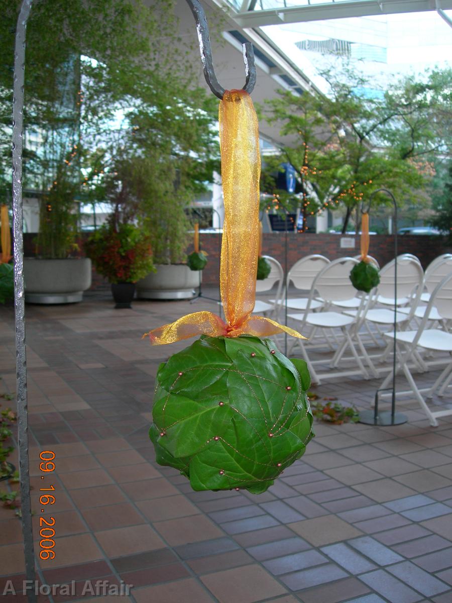 AM0121-Leaf Covered Pomander