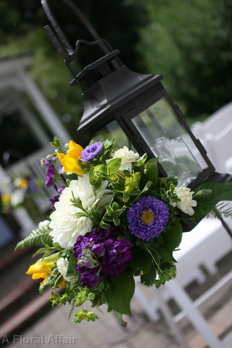 AM0584-Rental Aisle Lantern with Flowers