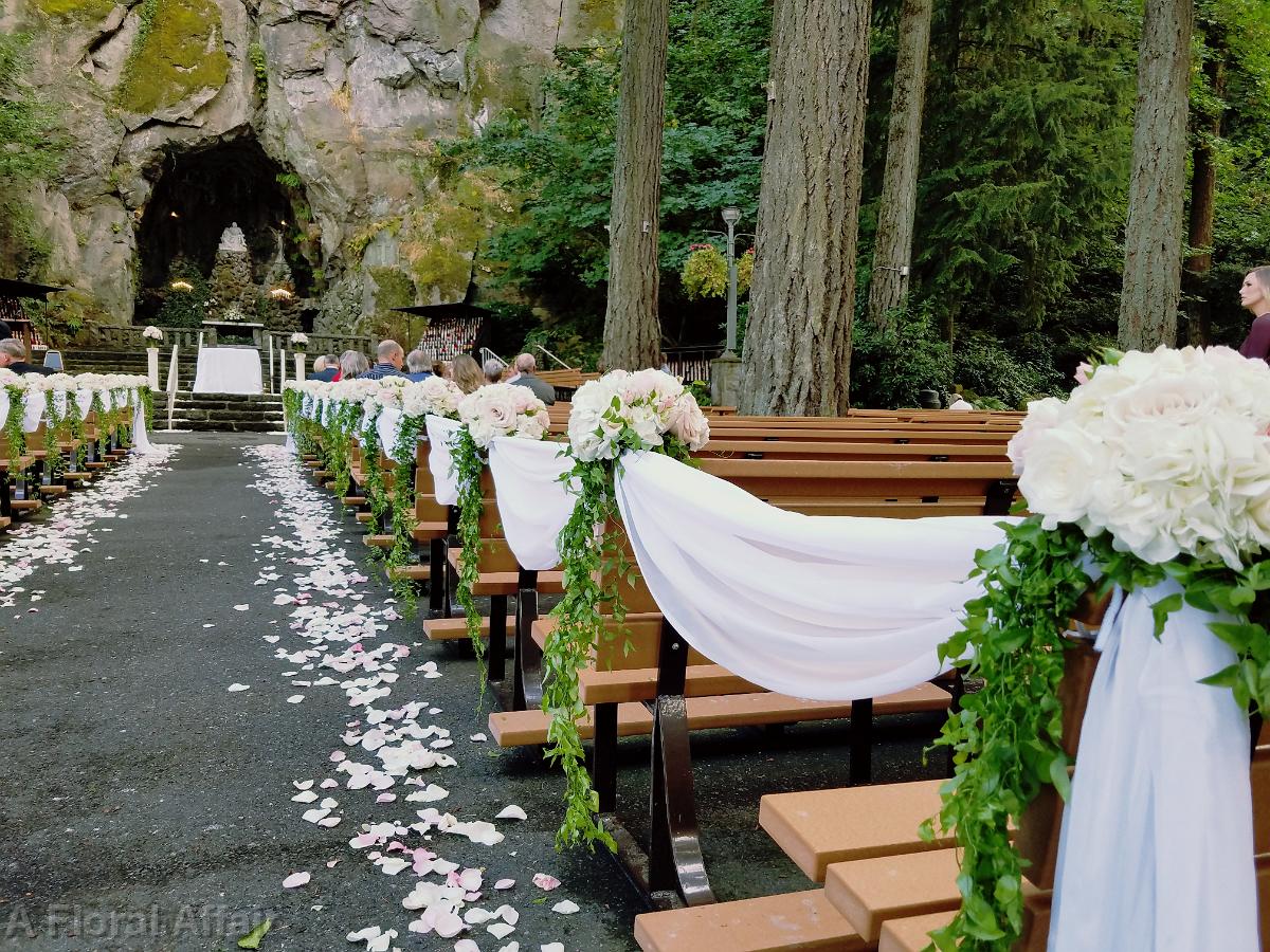 CF0843-The Grotto Wedding Ceremony Flowers