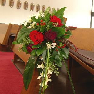 AM0238-Red and White Pew Flowers