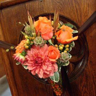 AM0484-Rustic Fall Pew Flowers