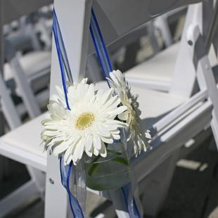 AM0517-White Gerbera Daisy Aisle Marker