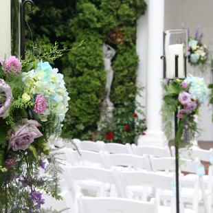 AM0572-Gray Gables Estate Aisle Candelabra Floral