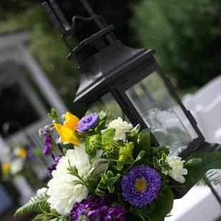 AM0584-Rental Aisle Lantern with Flowers