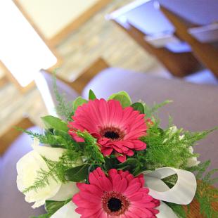 AM0607-Pink Gerbera Daisy and White Rose Pew Flowers