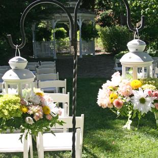 AM0610-White Aisle Lanterns at the McLane House Oregon City