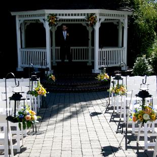 AM0618-Rental Aisle Lantern and Centerpiece at the Abernethy's Abigails Garden