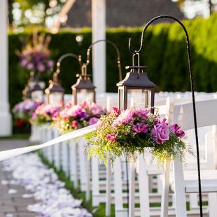 CF0720-Rustic Wedding Lanterns with Purple Flowers and Soft Greenery