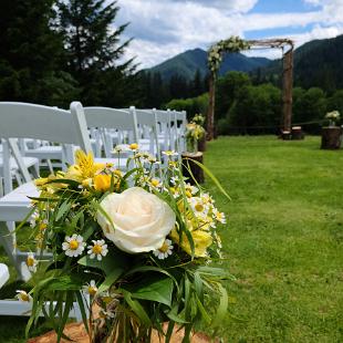 CF9324-Rustic Yellow and White Aisle Arrangement