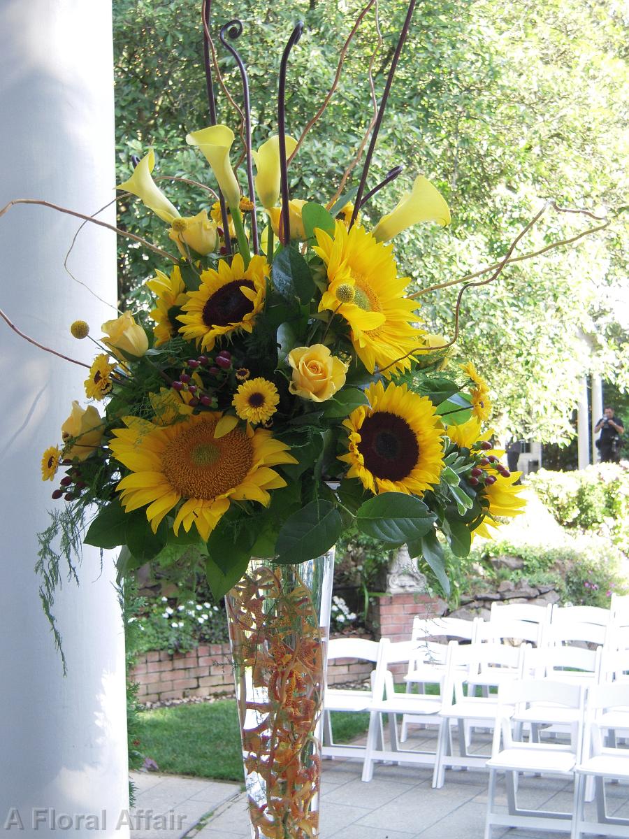 CF0364-Sunflower Wedding Flower Arrangement at Gray Gables Estates, Portland, OR