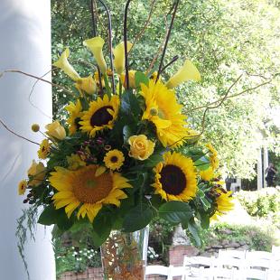CF0364-Sunflower Wedding Flower Arrangement at Gray Gables Estates, Portland, OR