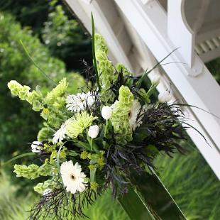 CF0460-Green and White Wedding Flower Arrangement