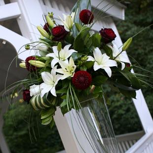 CF0475-Red and White Wedding Flower Arrangement