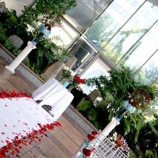 CF0636-Red and Aqua Wedding Flowers,  World Trade Center, Portland, OR