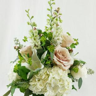 CF0693-Elegant Champagne and White Ceremony Arrangement