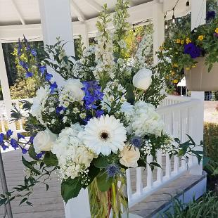 CF09252-Blue and White Ceremony Arrangment