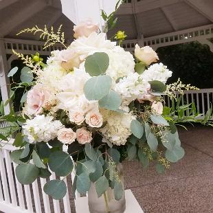 CF09267-Classic Blush Pink and White Ceremony Arrangement