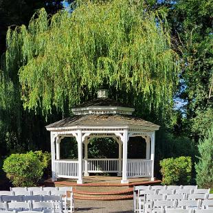 CF9368- Large White Aisle Arrangements