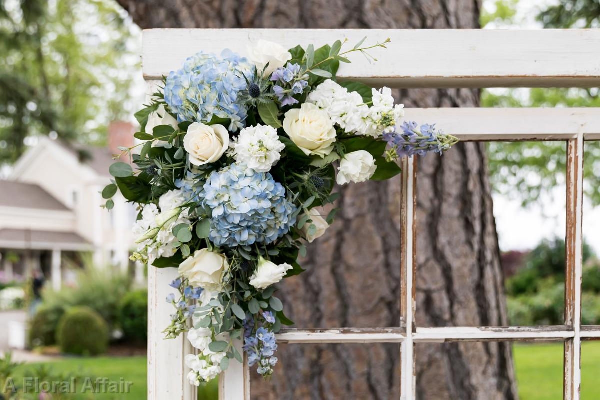 CF09284-Small Blue and White Floral Spray