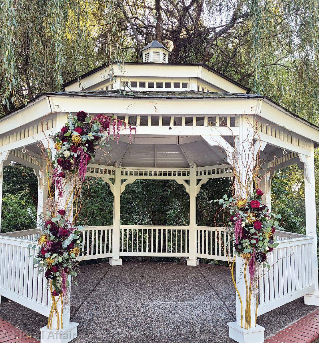 CF9316-Rustic Burgundy and Gold Ceremony Decor