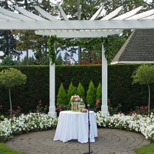 CF0805-Aerie at Eagles Landing Pergola Wedding Flowers edited-1