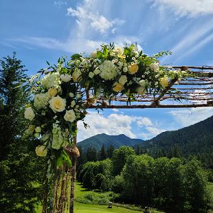 CF9326-Soft Yellow and White Wedding Arbor