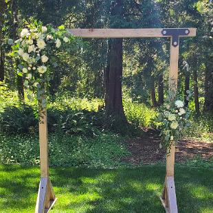 CF9373- White and Green Ceremony Flowers on Natural Wood Arbor