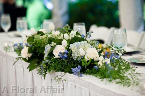 RF003-Blue and White Head Table Centerpiece