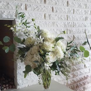 CF09276-Classic White Vase Arrangement