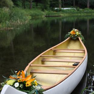 FT0713-Flowers on Bridal Vail Lake Canoe, Bridal Veil, OR