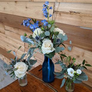 FT0754-Blue and White Small Floral Arrangements For Dessert Table or Barjpg