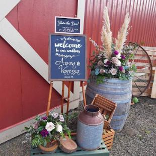 FT0764-Rustic Wedding Decoration on Wine Barrel and Crates