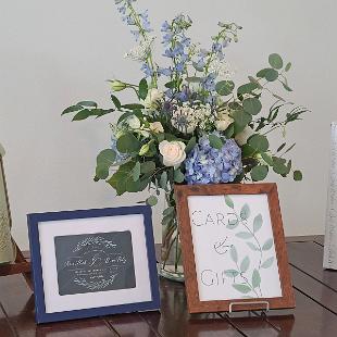 FT0768-Blue and White Welcome Table Arrangement