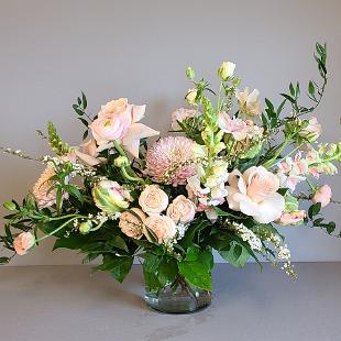 FT0780- Oval arrangement in blush for bar