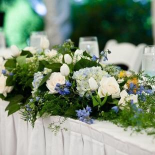 RF003-Blue and White Head Table Centerpiece