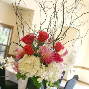 R1086-Hot Pink and White, Romantic and Elegant Tall Centerpiece