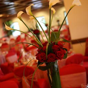 RF1267-White Calla Lily and Red Rose Centerpiece