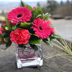 RF037-Low Modern Hot Pink Centerpiece Centerpiece