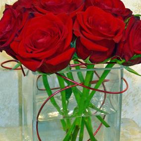 RF0766-Simple Elegant, Red Centerpiece with Wire
