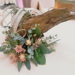 RF1408-Air Plant and Driftwood Centerpiece