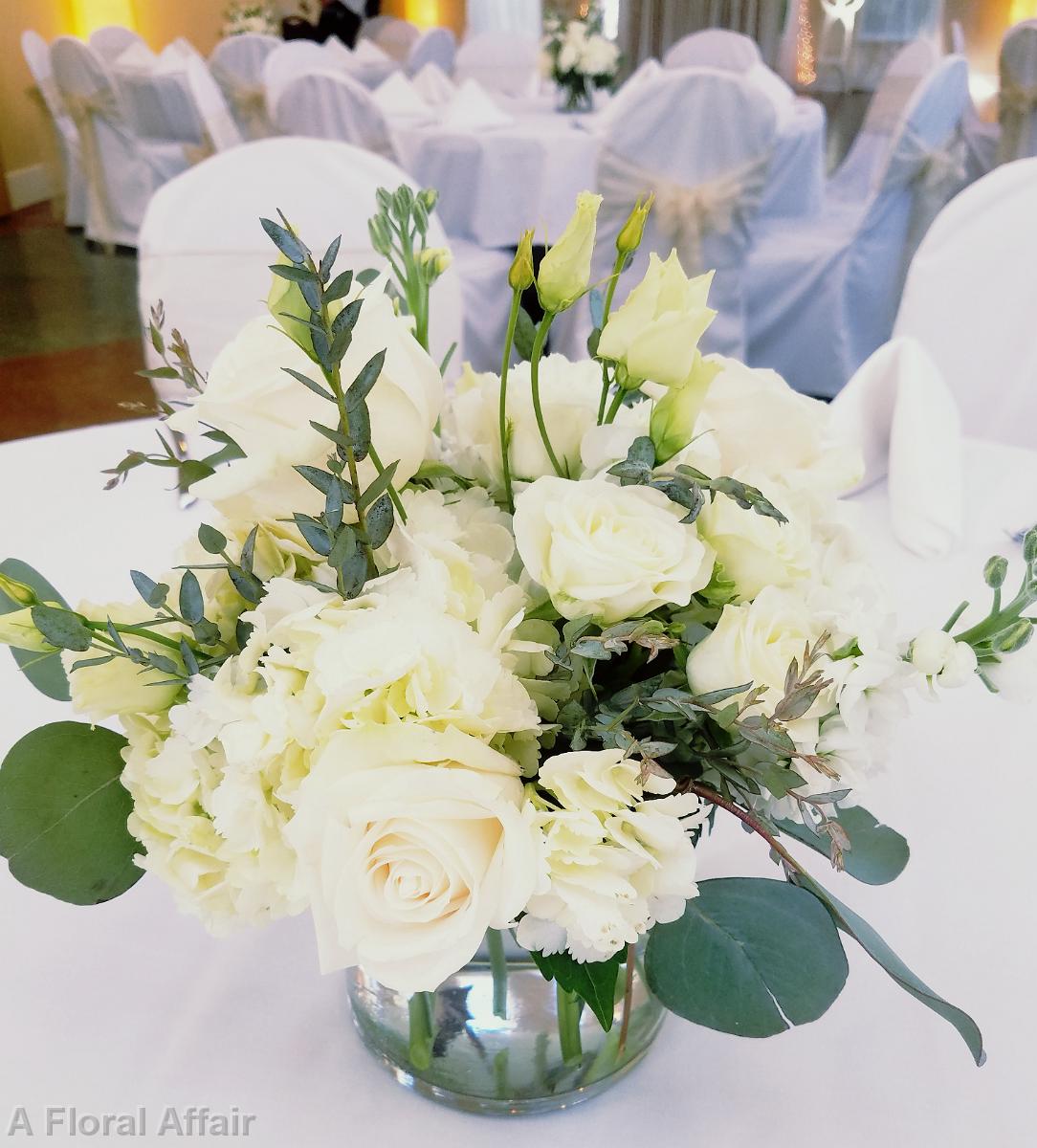 RF1436-Classic White and Green Centerpiece