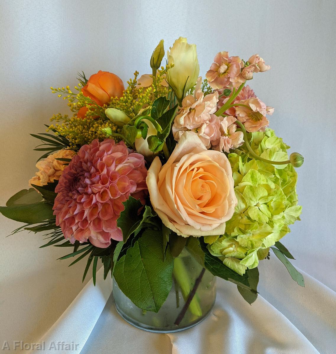 RF1534- Coral and Peach Centerpiece