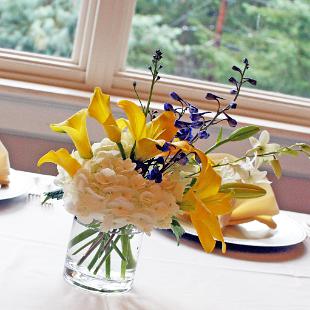 RF1111-Modern Yellow, Blue and White Centerpiece