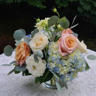 RF1495-Romantic Blue, Peach and White Centerpiece