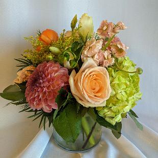 RF1534- Coral and Peach Centerpiece