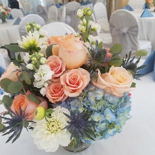 RF1443-Peach and Blue Summer Centerpiece