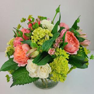 RF1506-Peach, White and Green Centerpiece