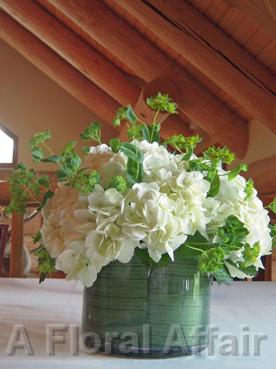 RF0387-Simple Garden White Hydrangea Centerpiece