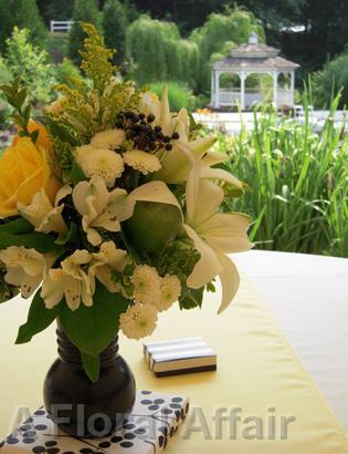 RF0927- Graceful Garden, White and Yellow Centerpiece